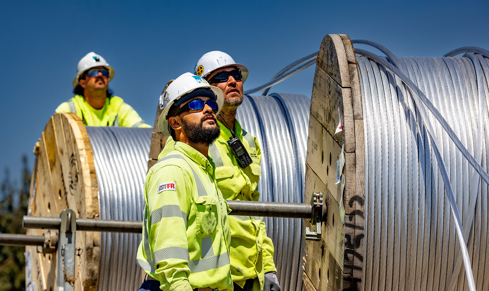 Cable spool crew
